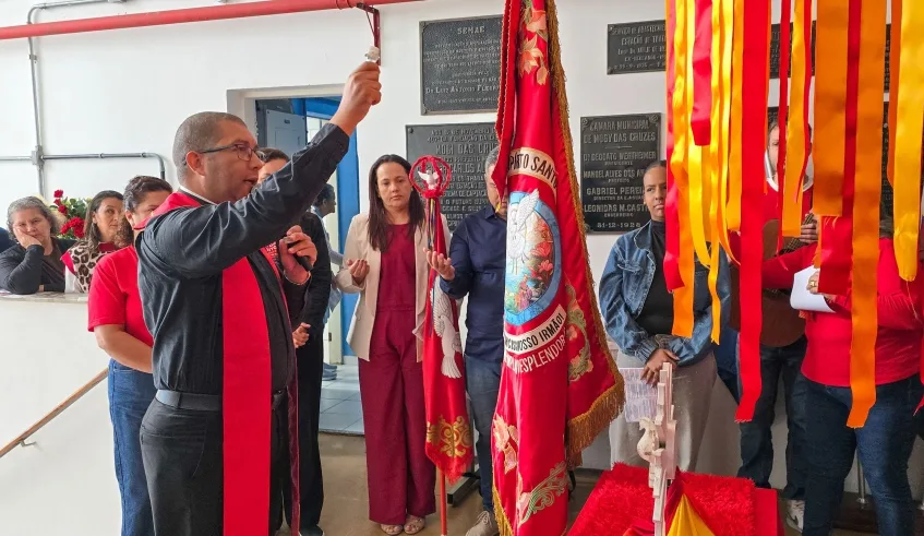 Oração e bênção do Subimpério foram conduzidas pelo padre Luiz Ricardo Cândido da Silva, assessor Eclesiástico da Associação Pró-Festa do Divino (. Foto: Julio Nogueira/Semae)