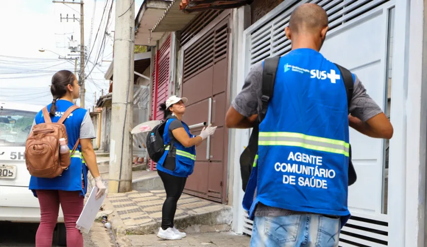 Únicos agentes de saúde que visitam as casas sem agendamento são os de controle de endemias, mas eles estão uniformizados e com crachá. Foto: Divulgação/PMMC