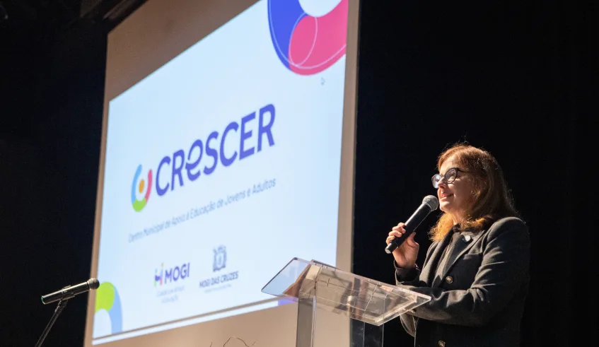 Prefeita Mara Bertaiolli anunciou as novidades, como a unidade de Biritiba Ussú, cursos a noite aos sábados e os eixos estruturantes. Foto: Divulgação/PMMC