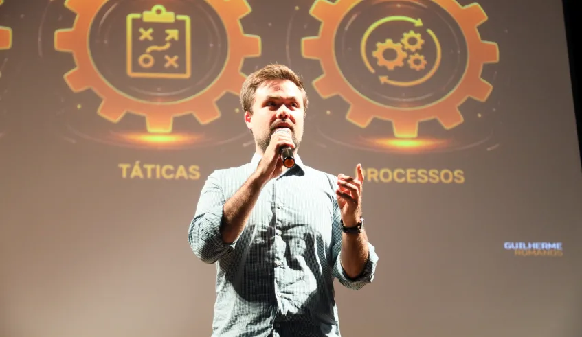 Um dos palestrantes da noite foi Minoru Raphael, especialista em neurociência aplicada à aprendizagem, criador do Método Braid Learning, com atuação na formação de líderes, professores e empresas. . . .