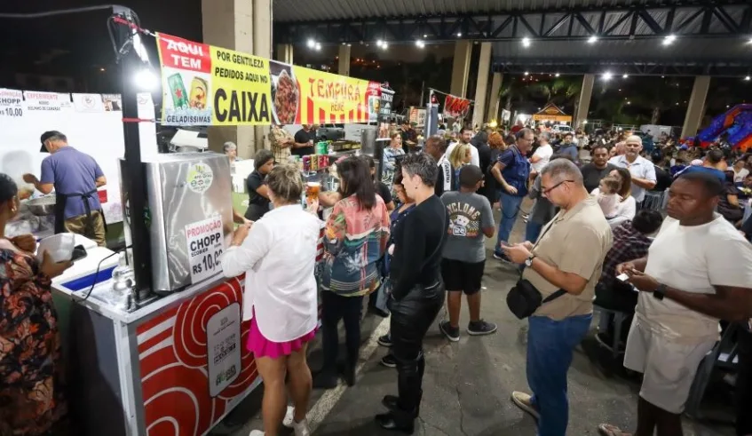 A iniciativa é dos permissionários da feira, que decidiram transformar o local em um ponto de encontro para reunir torcedores, famílias e colecionadores