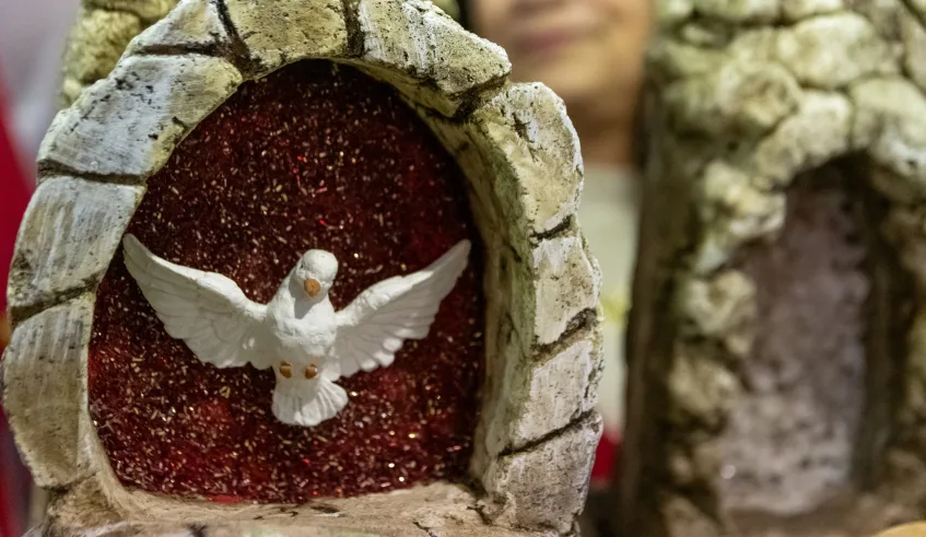 A Oficina Divineira e a Mostra Denerjânio Tavares de Lyra levam artesanatos e artes plásticas temáticas na Festa do Divino Espírito Santo. Foto: Divulgação/PMMC
