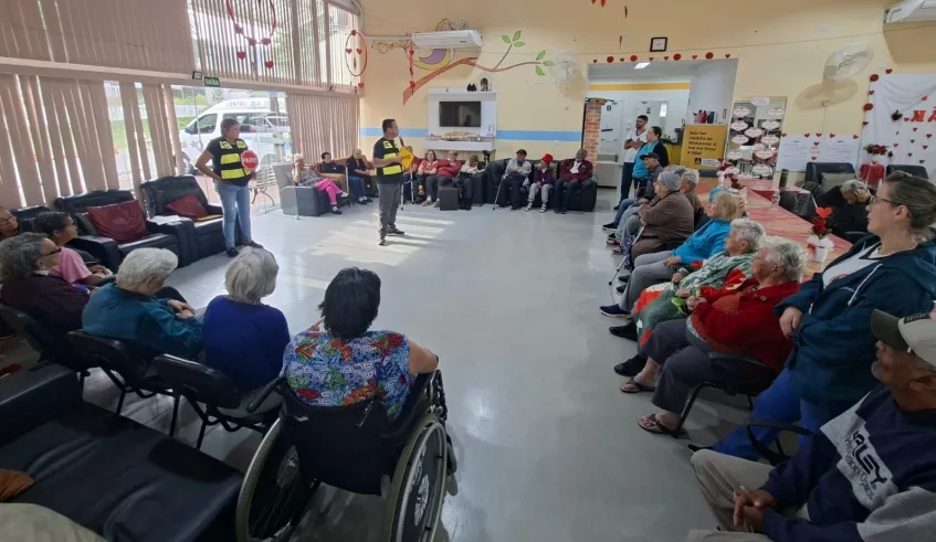 Centro Dia do Idoso recebeu palestra voltada à segurança viária, dentro da programação do Maio Amarelo em Mogi das Cruzes. Foto: Divulgação/PMMC