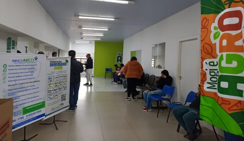 A Secretaria de Agricultura realizou parceria com o Sincomércio com oferta de atendimentos médicos para agilizar renovação de licença dos feirantes e varejistas