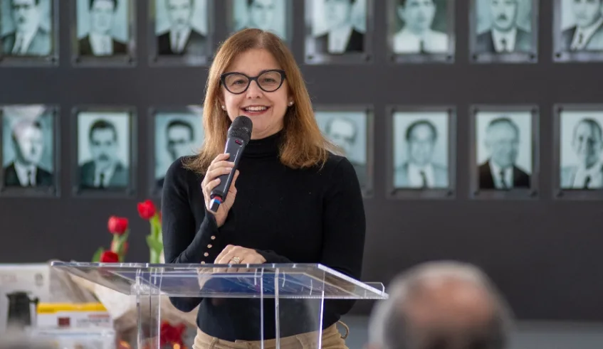 Prefeita Mara Bertaiolli homenageou servidores públicos aposentados do Iprem durante evento. Foto: Divulgação - PMMC
