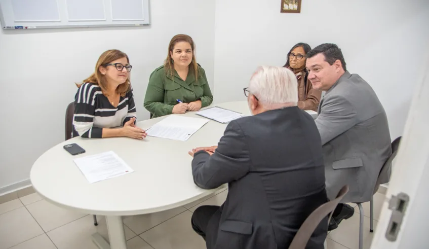 Anúncio de melhorias no Hospital Municipal foi feito durante reunião com responsáveis pela gestão da unidade. Foto: Divulgação/PMMC