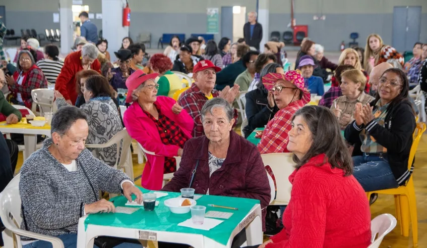 Festa Junina do Pró-Hiper e Mogi Longevidade teve atividades tradicionais e de confraternização entre os participantes dos projetos realizados pela Prefeitura. Foto: Divulgação/PMMC