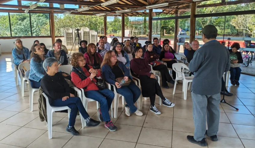 Palestra sobre cultivo de orquídeas com o especialista Masuji Kayasima recebeu bom público no Parque Centenário, no sábado, dia 20 de junho. Foto: Divulgação/PMMC