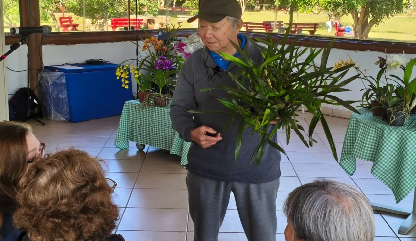 Masuji Kayasima deu detalhes sobre o cultivo das orquídeas para os participantes: palestra faz parte da programação do Junho EcoSustentável. Foto: Divulgação/PMMC