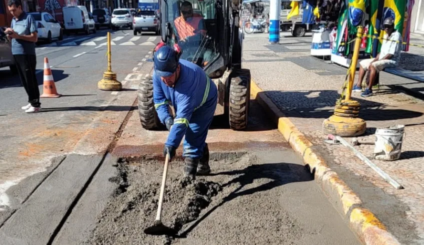 Prefeitura realiza serviços de zeladoria e manutenção em várias regiões da cidade. Foto: Divulgação - PMMC