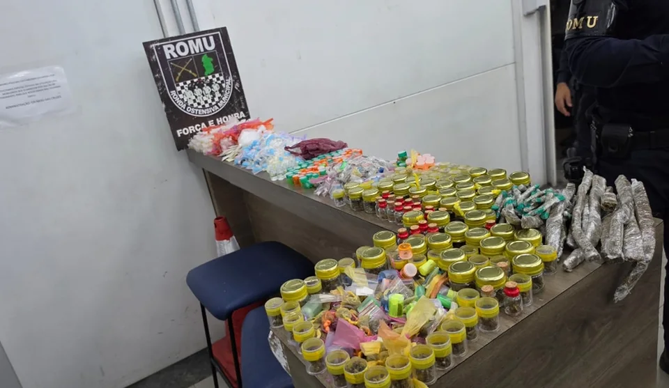 Cerca de 2 mil porções de entorpecentes foram apreendidas durante patrulhamento da Guarda Civil Municipal pela Vila Nova União. Foto: Divulgação/PMMC