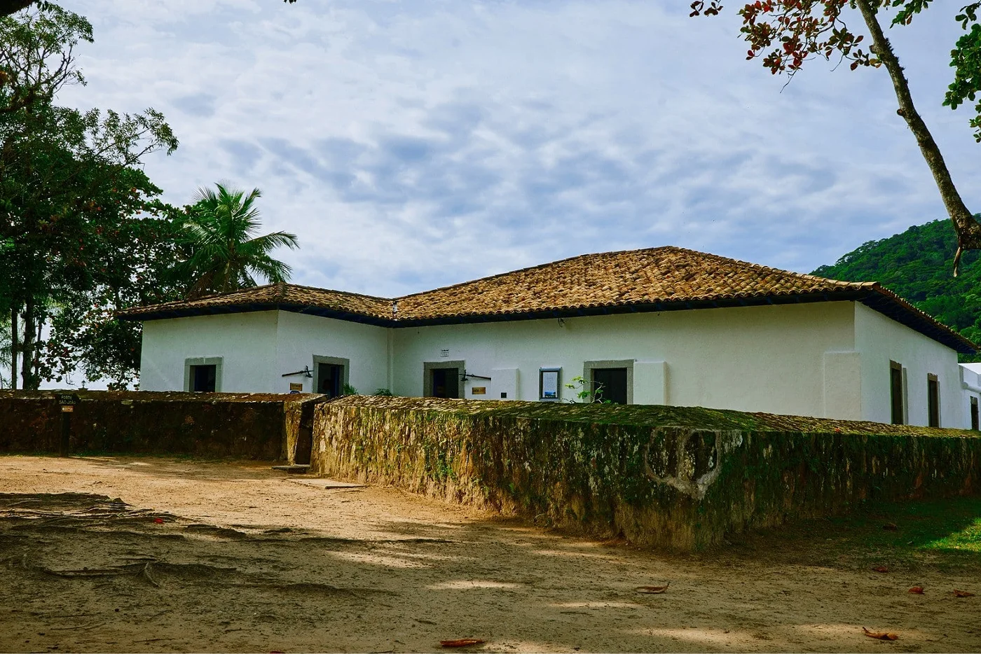 Forte de São João, em Bertioga, onde Anchieta se hospedou, no século XVI (. Foto: Elias Gomes/Setur-SP)
