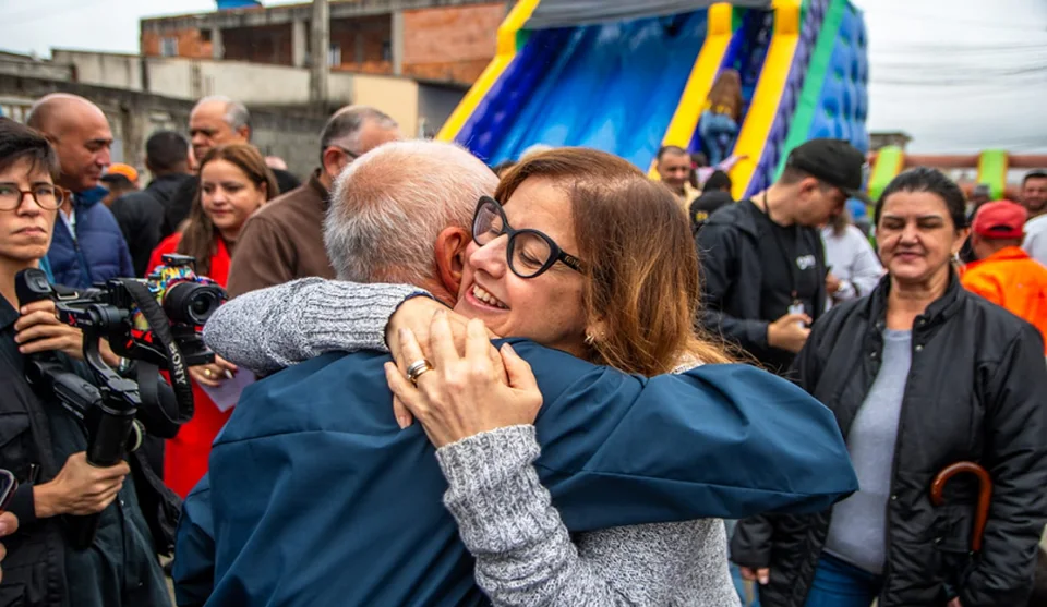 A prefeita foi recebida pelas mais de 2 mil pessoas que compareceram ao evento na manhã de sábado (04/07). Foto: Divulgação/PMMC