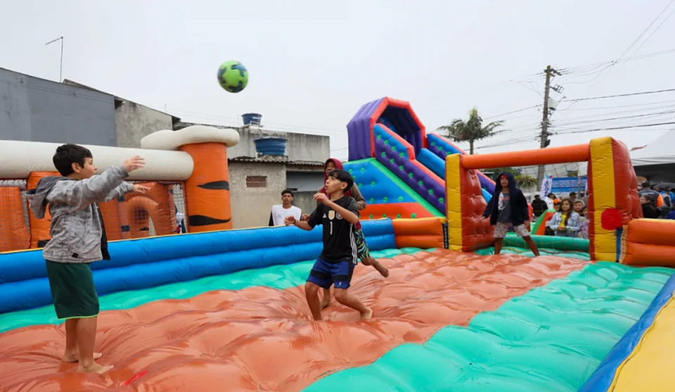 O evento também teve Rua + Feliz, com várias atrações para as crianças do bairro. Foto: Divulgação/PMMC