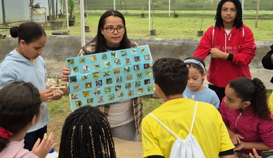 Crianças integraram o grupo e receberam informações sobre o Viveiro e suas espécies, que são usadas em plantios para aumentar a cobertura verde. Foto: Divulgação/PMMC
