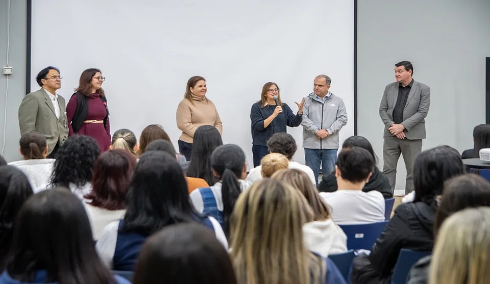 Prefeita falou sobre a importância do trabalho de todos os profissionais da Maternidade e Hospital da Mulher e da Criança. Foto: Divulgação/PMMC