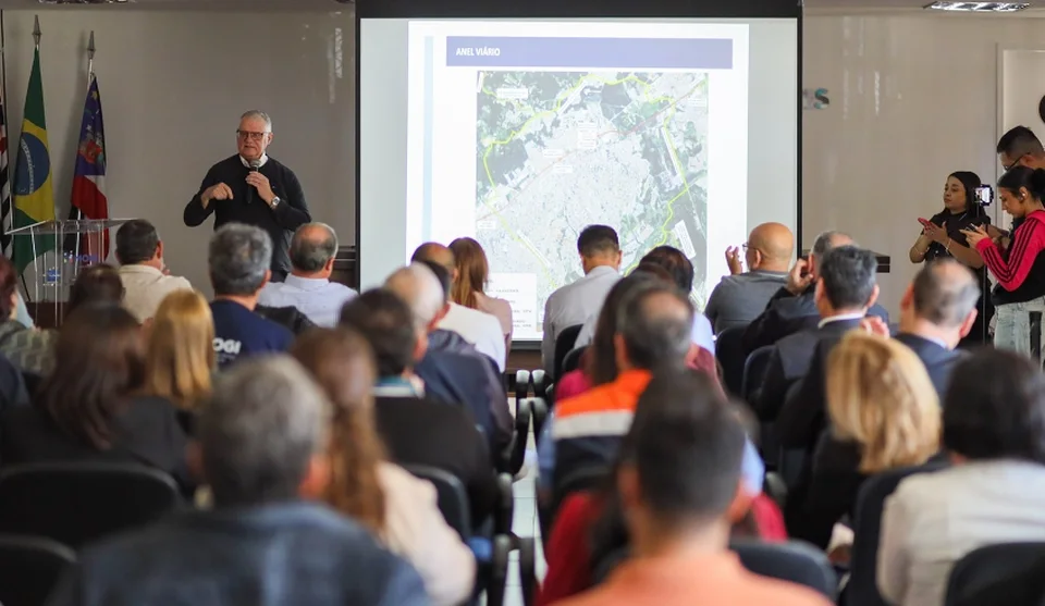 Secretário municipal de Planejamento e Urbanismo, João Francisco Chavedar, detalhou as novas etapas de execução do Programa Integra Mogi ao público. Foto: Divulgação/PMMC