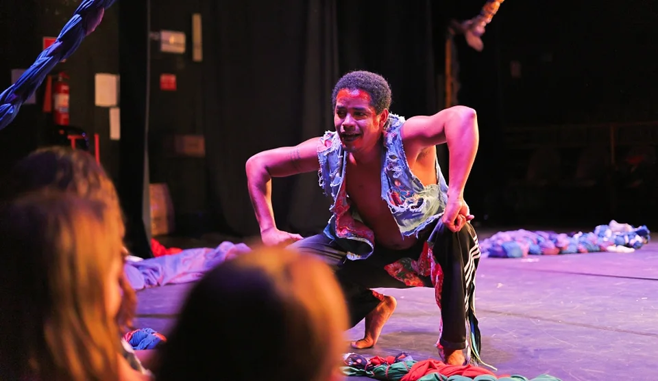 Os espetáculos "Munhâm" e "Procura-se Rio" acontecem no dia 4 de agosto, às 19h e às 20h, respectivamente, no Theatro Vasques. Foto: Divulgação/Mostra de Circulação