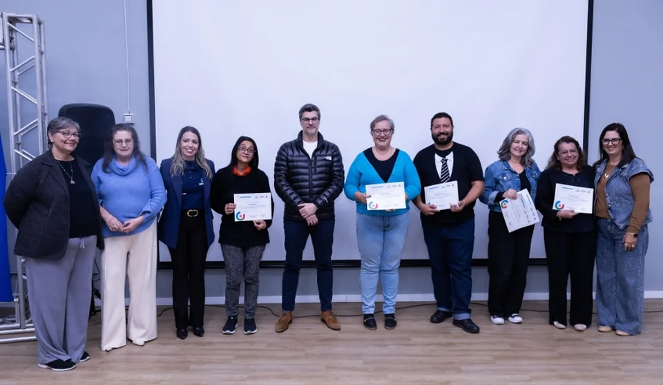 A cerimônia marca o encerramento do 1º ciclo de cursos sob a gestão da Secretaria Municipal de Educação e o início de um novo bloco de cursos. Foto: Divulgação/Monica Antunes