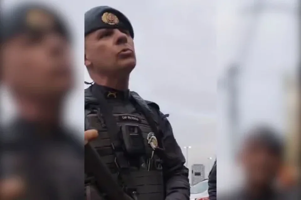 Foto: PM que intimidou diretora por Orixá abordou violentamente apoiadora do PSol - destaque galeria