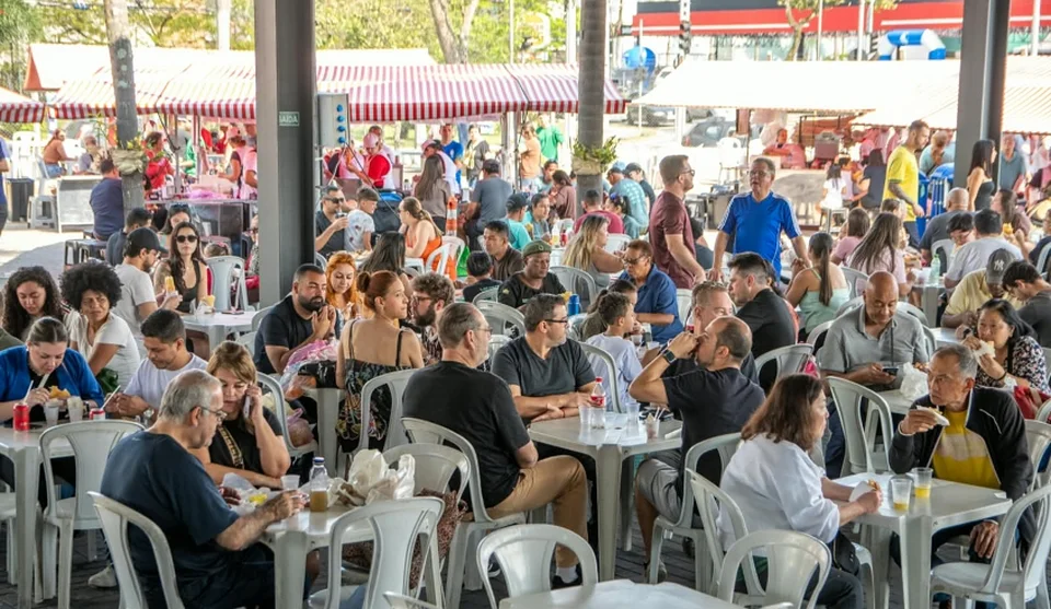 A principal intervenção foi a construção de uma nova cobertura para a Praça de Alimentação, em uma área de aproximadamente 500 metros quadrados. Foto: Divulgação/PMMC
