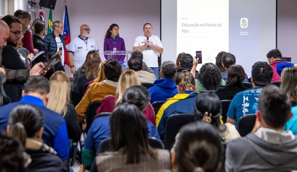 A plataforma traz novidades importantes, como o monitoramento do Transporte Escolar e a pesquisa de uniformes para 2027, que foram apresentados no evento. Foto: Divulgação/PMMC