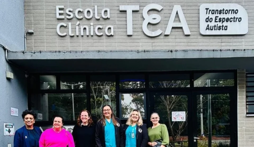 Estiveram presentes a secretária municipal de Educação de Alto do Taquari, Juliana Bellodi, a coordenadora de Ensino, Rosangela Carvalho de Oliveira Santos, e Daniele Brugnoli Mendes Oliveira, supervisora . . .