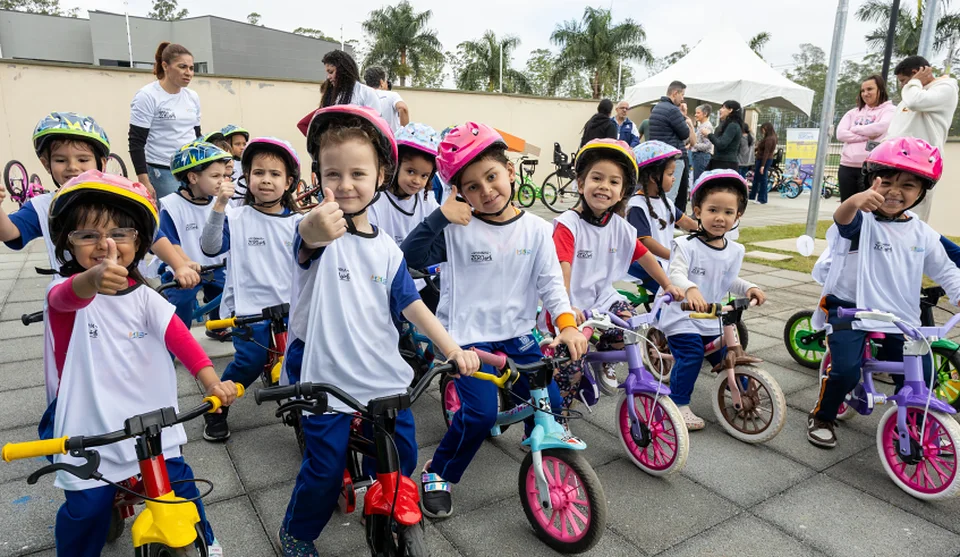 As crianças aprenderam mais sobre os benefícios da bicicleta e da importância da atividade física. Foto: Divulgação/PMMC