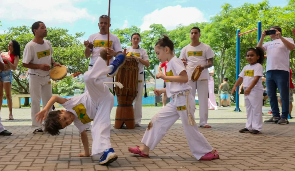 Crianças puderam se divertir nos tradicionais brinquedos da Rua Mais Feliz e acompanhar clínicas de modalidades esportivas, além de aproveitar os parques. Foto: Divulgação/PMMC