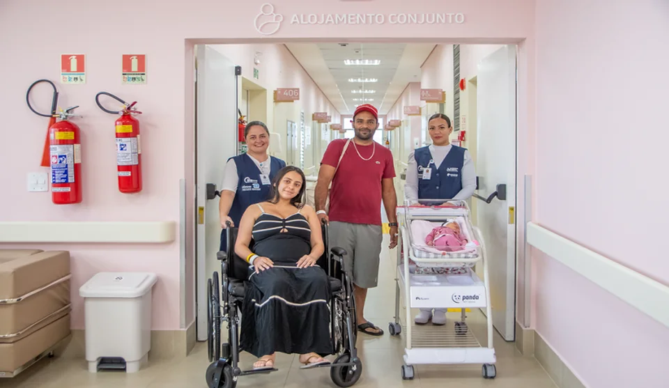 Bianca e Renan comemoraram terem saído com a Liz saudável e com todos os exames normais. Foto: Divulgação/PMMC