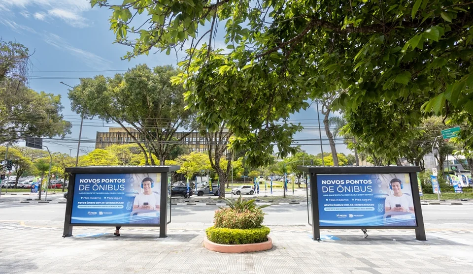 A primeira fase prevê a colocação de 15 novos abrigos em pontos de grande movimentação, como a praça João Antonio Batalha, no Shangai. Foto: Divulgação/PMMC
