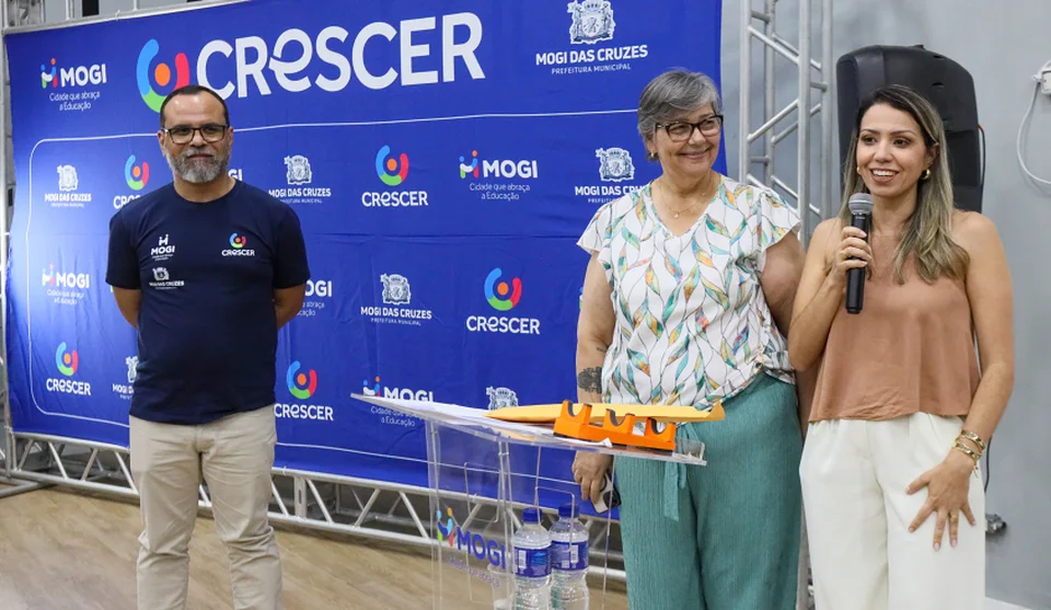 A Coordenadora da Coordenadoria de Formação ao Longo da Vida, Gisele Rodrigues, ministrou a cerimônia. Foto: Divulgação/PMMC