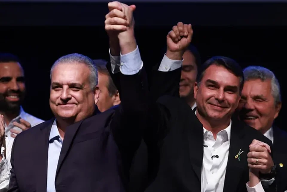 Haddad ataca escolha de vice de Flávio Bolsonaro: “Pouco qualificado” - destaque galeria