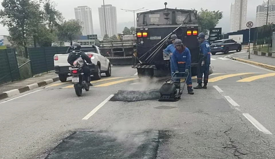 Avenida Manoel Bezerra de Lima Filho foi contemplada com operação nesta terça-feira, dia 15 de setembro, o que contribuiu para a melhoria do tráfego. Foto: Divulgação/PMMC