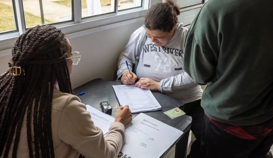 Pelo contrato, os contemplados assumem a responsabilidade pelo pagamento mensal de uma parcela que corresponde a 20% da renda bruta. Foto: Divulgação/PMMC