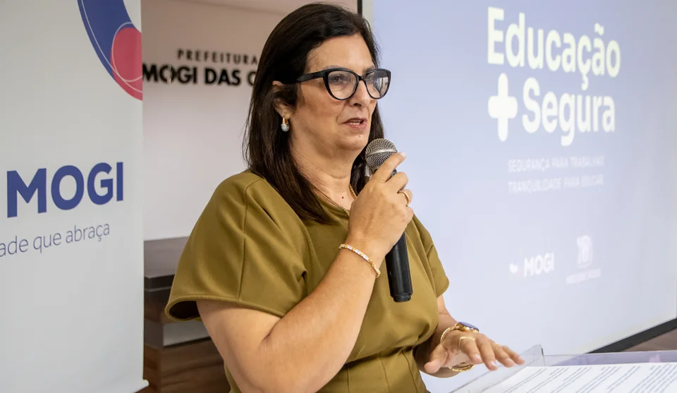 A secretária municipal de Educação, Claudia Romanos, ressaltou o papel da escola e as ações da Secretaria no suporte à comunidade escolar. Foto: Divulgação/PMMC