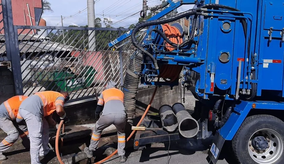 Manutenção executada diariamente pela Secretaria de Serviços Urbanos e Zeladoria garante melhores condições de limpeza e segurança aos cidadãos. Foto: Divulgação/PMMC