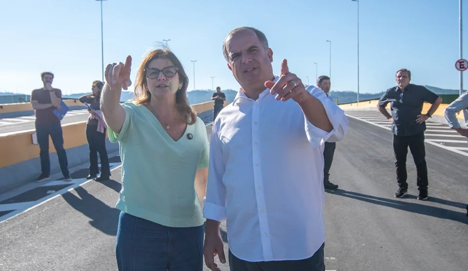 Prefeita Mara Bertaiolli e o vice Téo Cusatis durante a vistoria técnica: atual gestão solucionou pendências administrativas e concluiu a obra. Foto: Divulgação/PMMC