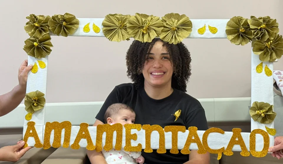 Na Maternidade, as mães se reuniram no Banco de Leite para celebrar e incentivar o aleitamento. Foto: Divulgação/PMMC