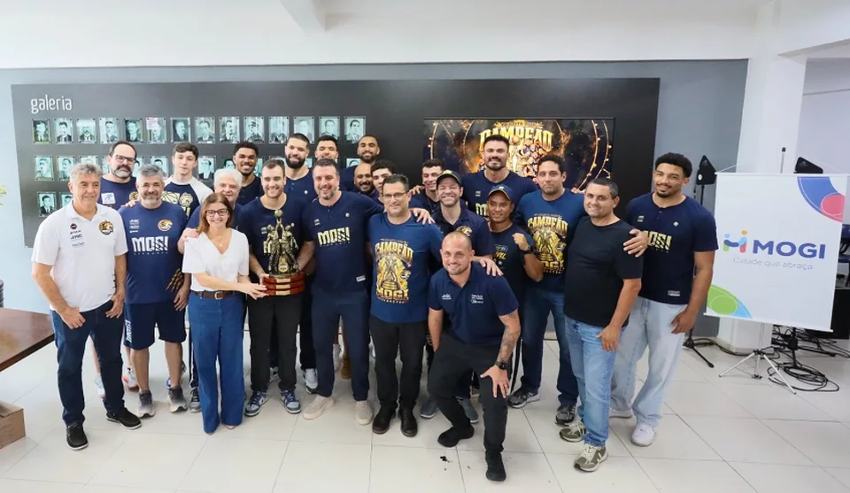 Recepção desta sexta-feira (16/10) marcou a entrega simbólica do troféu de campeão paulista do Mogi das Cruzes Basquete para a cidade. Foto: Divulgação/PMMC