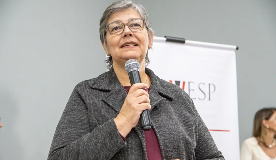A secretária adjunta Catia Moyano incentivou os alunos que estavam se formando. Foto: Divulgação/PMMC