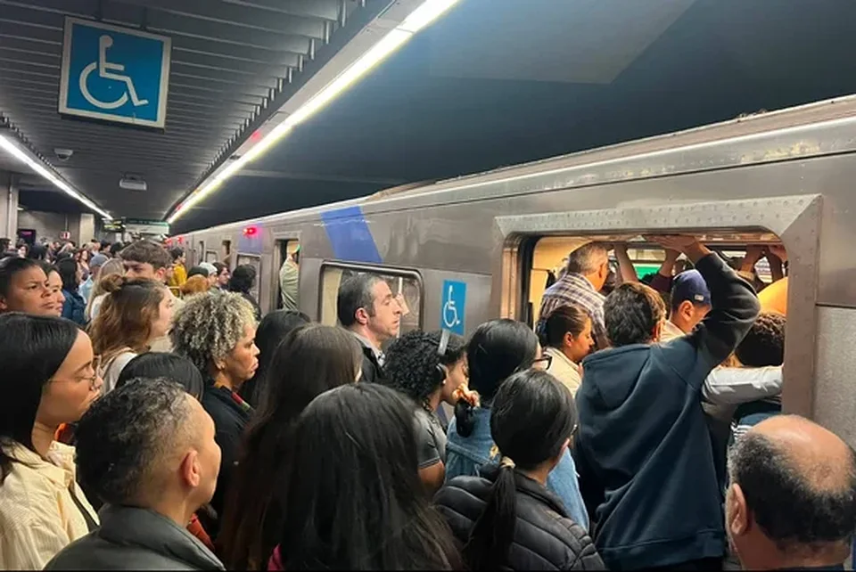 Greve em 3 linhas da CPTM afeta cerca de 780 mil passageiros - destaque galeria