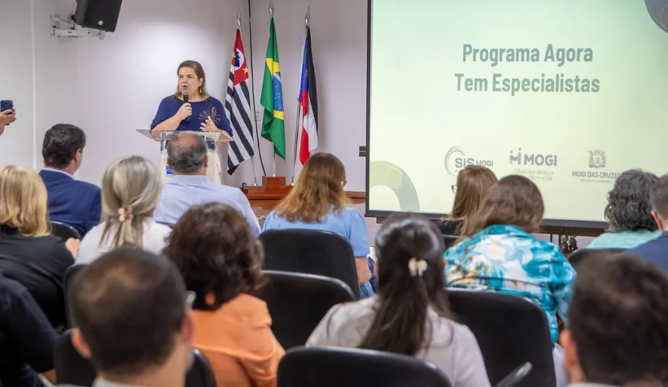 A secretária municipal de Saúde e Bem-Estar, Rebeca Barufi, abriu a reunião de trabalho. Foto: Divulgação/PMMC