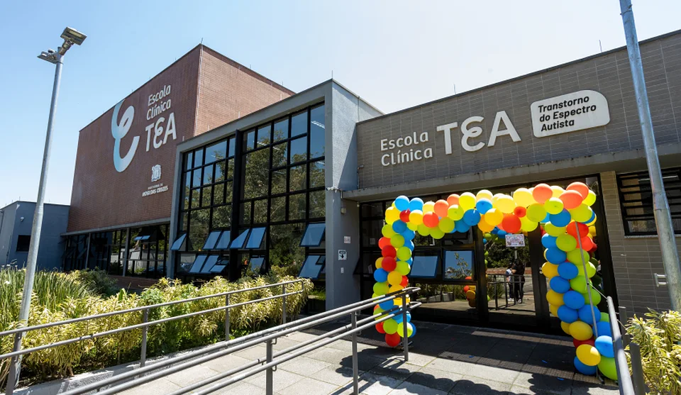 Na Escola Clínica TEA, equipamento da Secretaria de Educação, foram distribuídos folhetos sobre os tipos de deficiência, legislação e oportunidades. Programação da Prefeitura de Mogi das Cruzes . . .