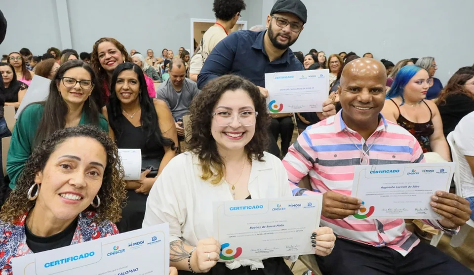 Foram entregues certificados para alunos das cinco unidades do programa. Foto: Divulgação/PMMC