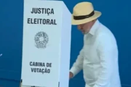 Lula vota em São Bernardo do Campo