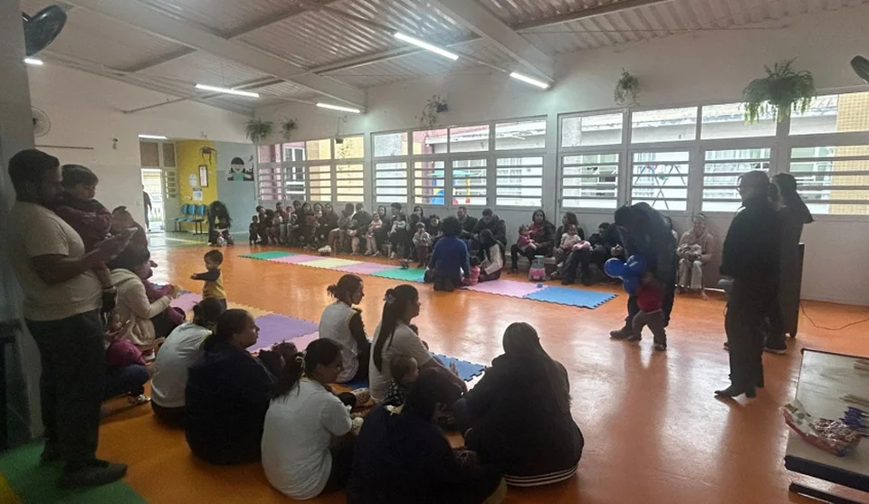 A oficina contou com a parceria da psicóloga Sueli Ishida, do Departamento de Subvenção da Secretaria Municipal de Educação. Foto: Divulgação/PMMC