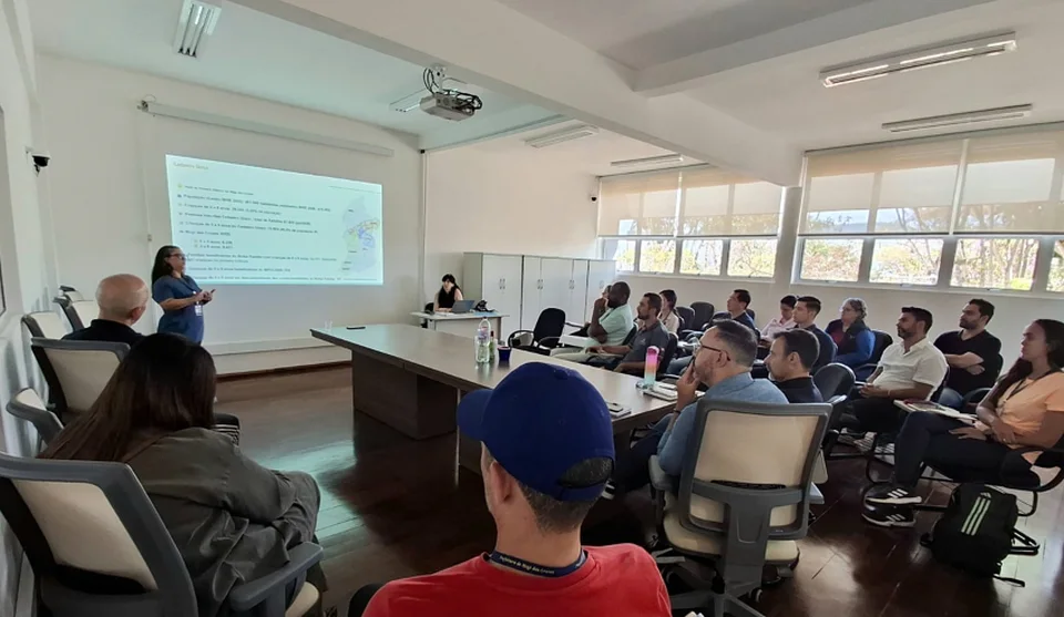 No encontro, Nátali de Souza Nascimento, gerente do Programa Criança Feliz da Secretaria de Assistência Social, falou sobre as ações da Pasta. Foto: Divulgação/PMMC