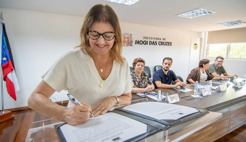 Prefeita Mara Bertaiolli empossa novos integrantes do Conselho Municipal de Cultura em cerimônia no último dia 28 de agosto. Foto: Divulgação/PMMC