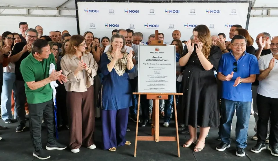 Prefeita Mara Bertaiolli e autoridades descerram a placa da avenida João Gilberto Moro: homenageado também dá nome ao complexo viário. Foto: Divulgação/PMMC